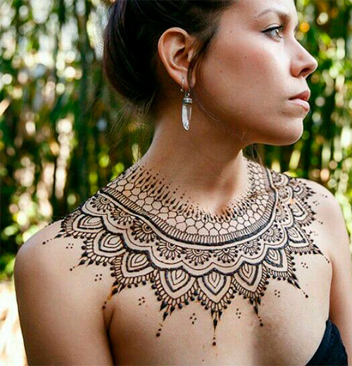 tattoo hnoy na grudi